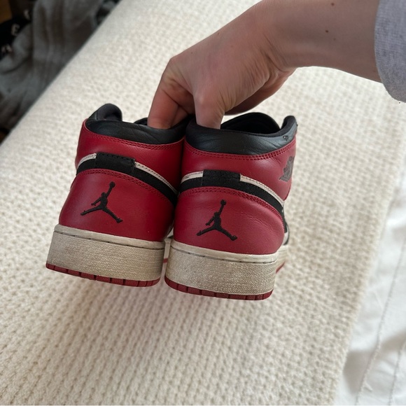Jordan 1 Mid red, white, black sz 6Y - Picture 4 of 8